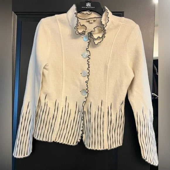Chic Cream & Black Wool Sweater