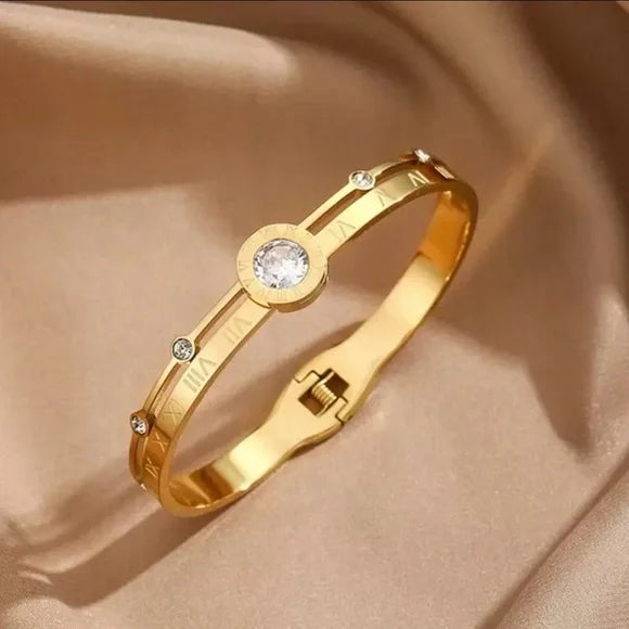 Elegant Gold Bracelet with Crystal Accents