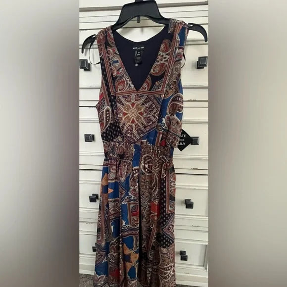 Paisley Print V‑Neck Midi Dress in Navy