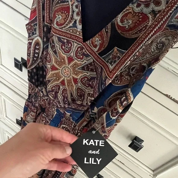 Paisley Print V‑Neck Midi Dress in Navy