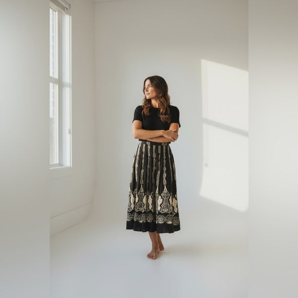 Chic Black and White Patterned A-Line Skirt