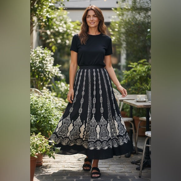 Chic Black and White Patterned A-Line Skirt