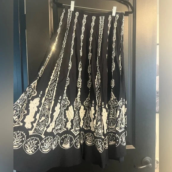 Chic Black and White Patterned A-Line Skirt