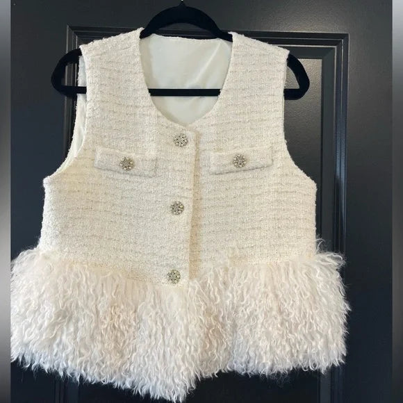 Chic Cream Vest with Faux Fur Hem